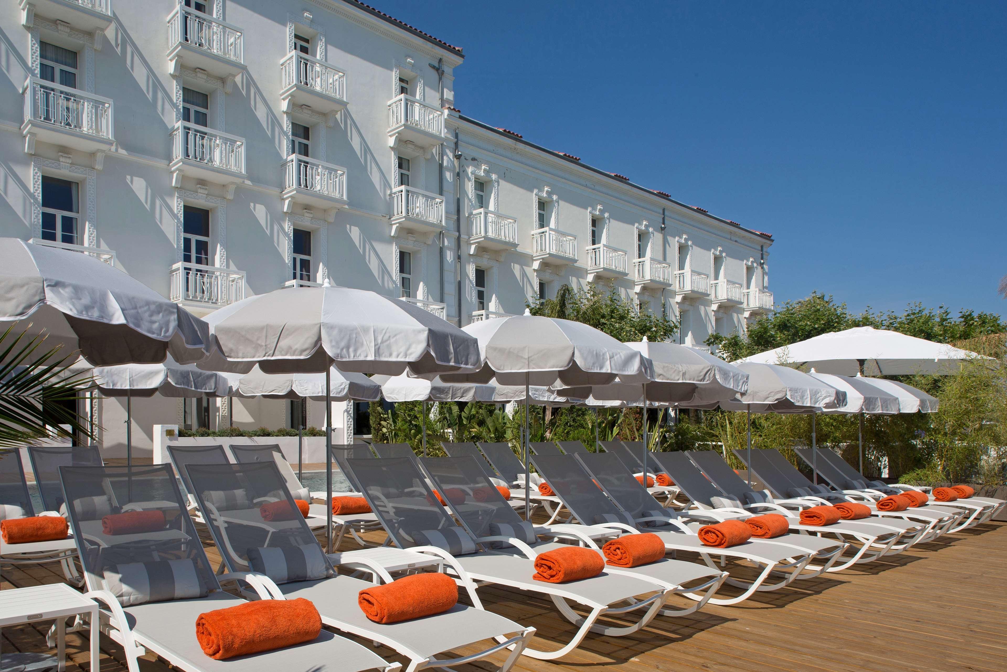 Grand Hotel Des Sablettes Plage, Curio Collection By Hilton La Seyne-sur-Mer Exterior photo