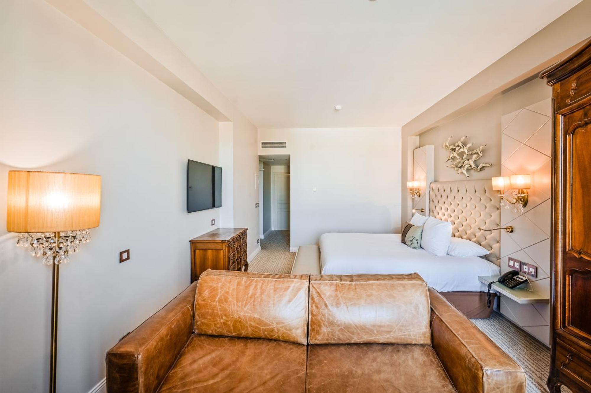 Grand Hotel Des Sablettes Plage, Curio Collection By Hilton La Seyne-sur-Mer Exterior photo