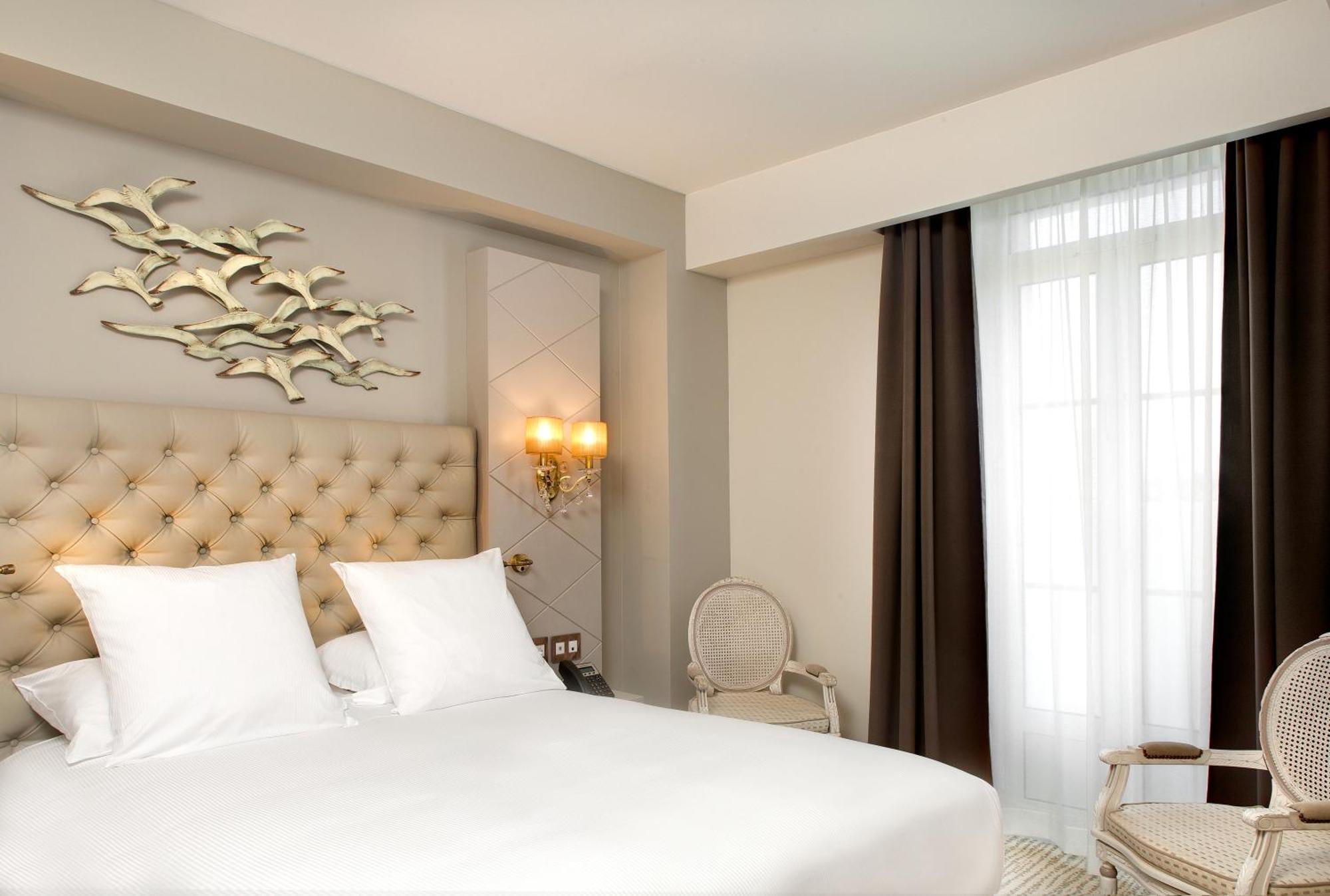 Grand Hotel Des Sablettes Plage, Curio Collection By Hilton La Seyne-sur-Mer Exterior photo