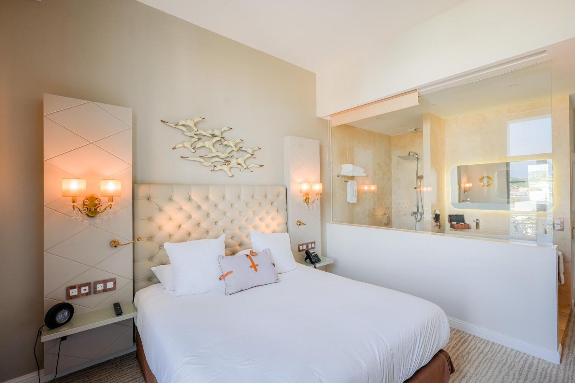Grand Hotel Des Sablettes Plage, Curio Collection By Hilton La Seyne-sur-Mer Exterior photo