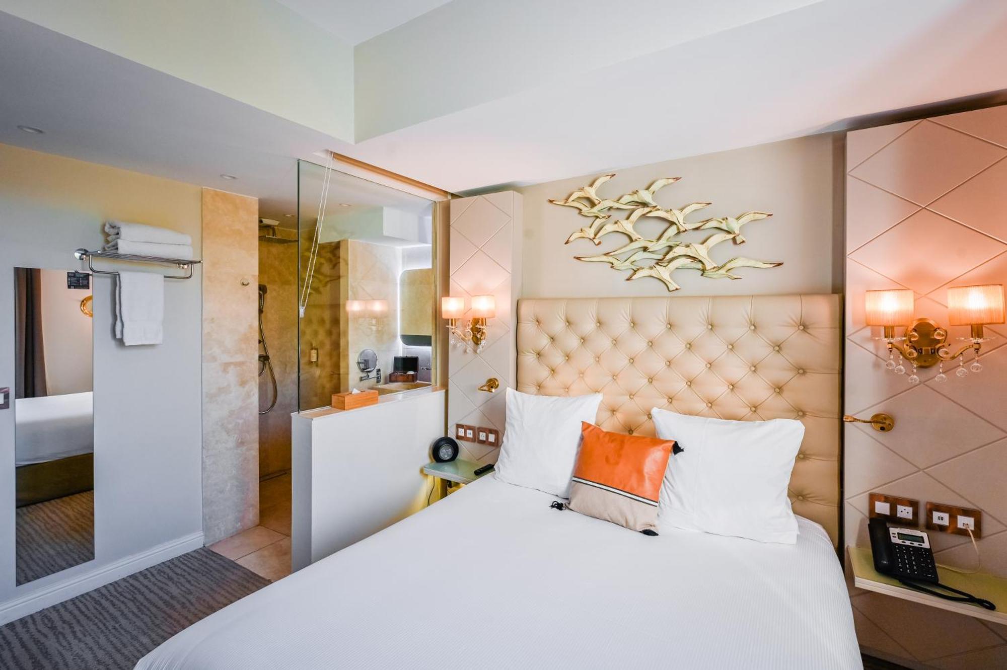 Grand Hotel Des Sablettes Plage, Curio Collection By Hilton La Seyne-sur-Mer Exterior photo