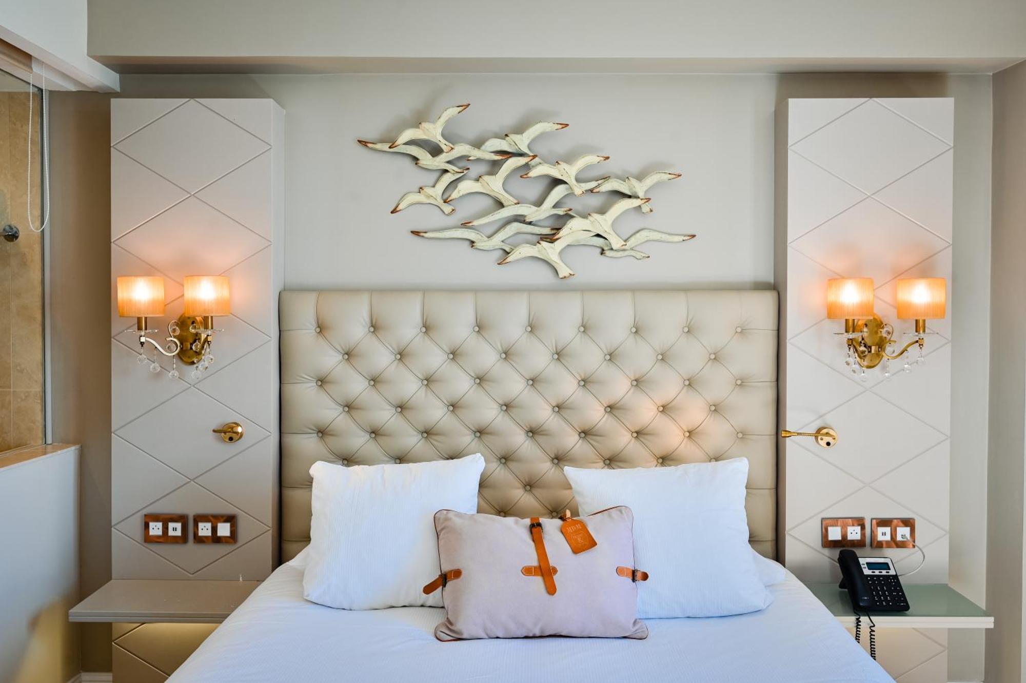Grand Hotel Des Sablettes Plage, Curio Collection By Hilton La Seyne-sur-Mer Exterior photo