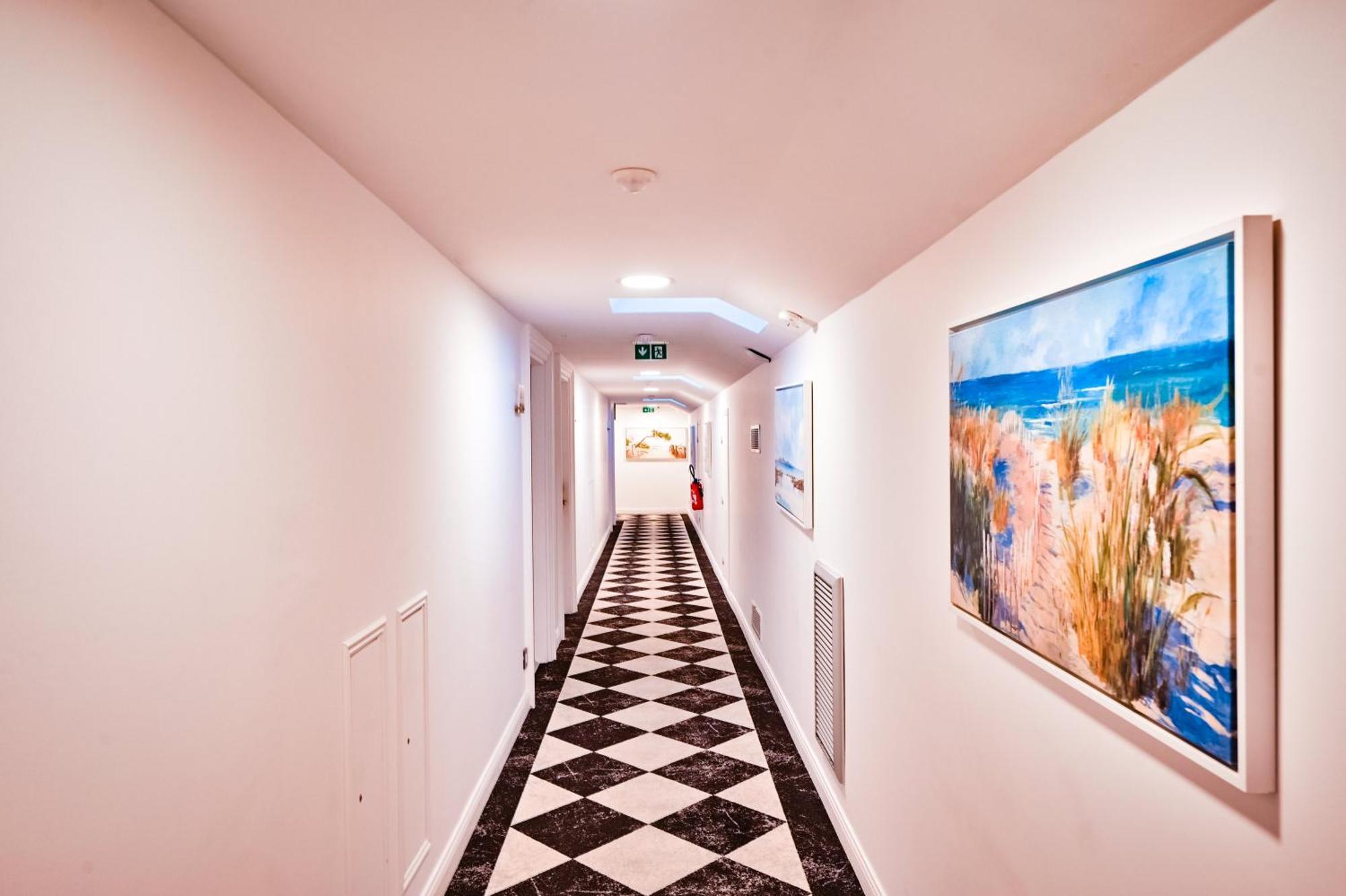 Grand Hotel Des Sablettes Plage, Curio Collection By Hilton La Seyne-sur-Mer Exterior photo